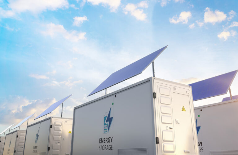 Batería física vs. Batería virtual para almacenamiento solar